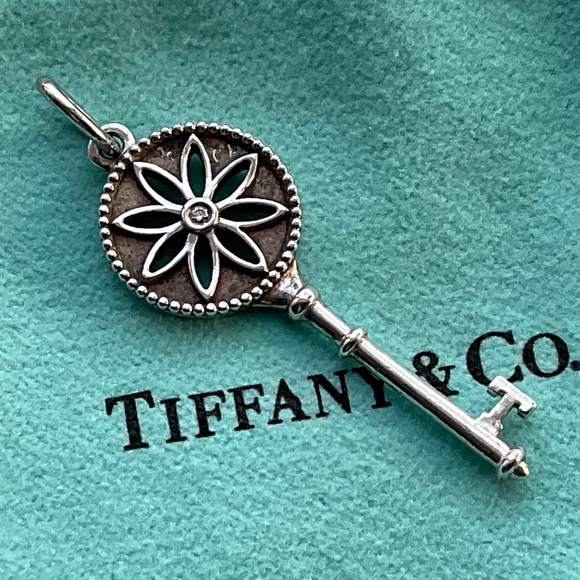 Tiffany & Co. Silver Key Necklace with real diamond - Picture 2 of 6